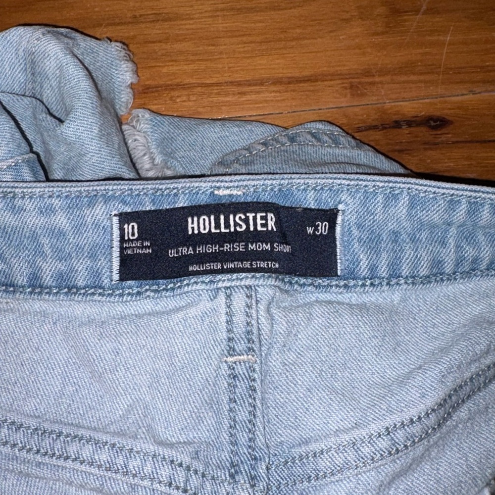 Hollister Men's Relaxed Fit Jeans in Light Blue